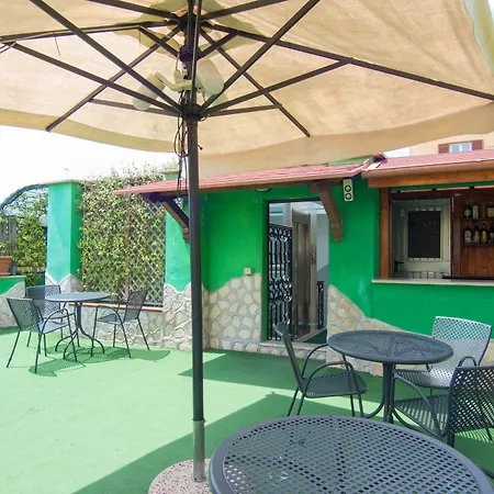 Alessandro Palace & Bar *