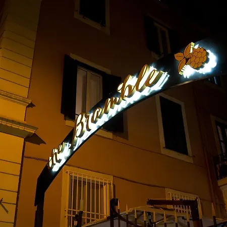 Albergue Alessandro Palace & Bar