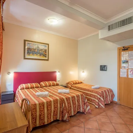 Albergue Alessandro Palace & Bar *