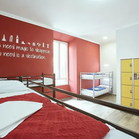 Albergue Alessandro Palace & Bar *