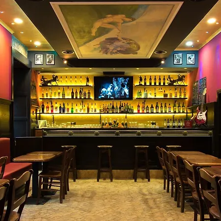 Alessandro Palace & Bar Albergue *
