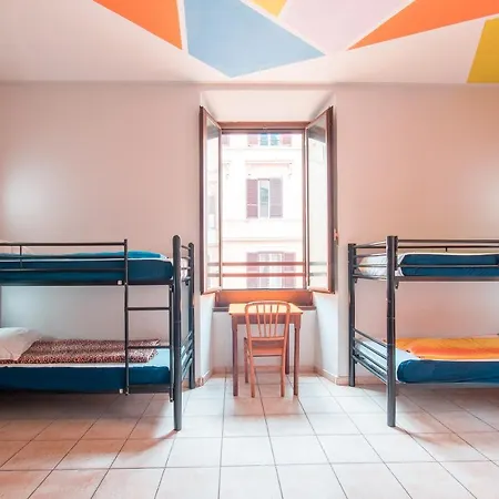 Albergue Alessandro Palace & Bar *