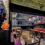 Alessandro Palace & Bar *