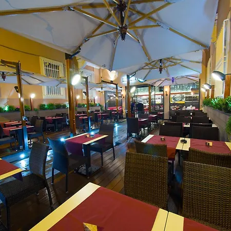 Alessandro Palace & Bar Hostel Rom