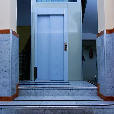 Alessandro Palace & Bar Hostel Rom