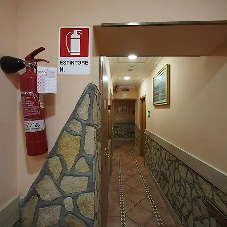 Alessandro Palace & Bar Hostel Rom