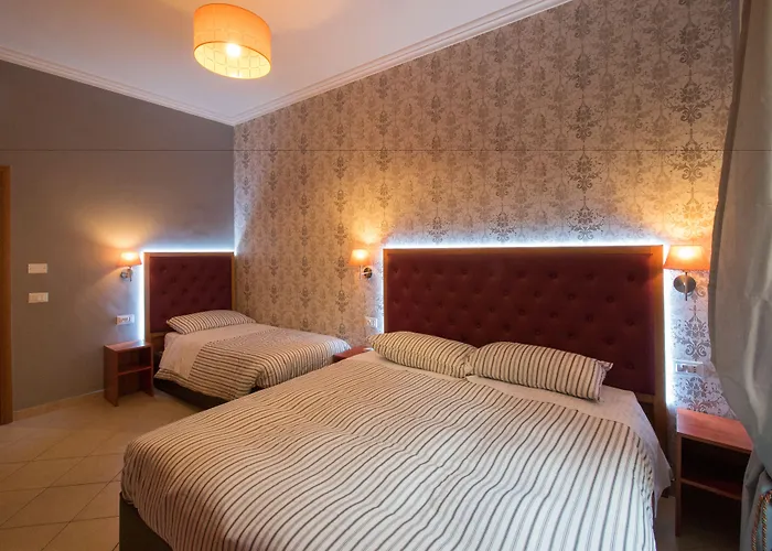 Alessandro Palace & Bar 旅馆 *