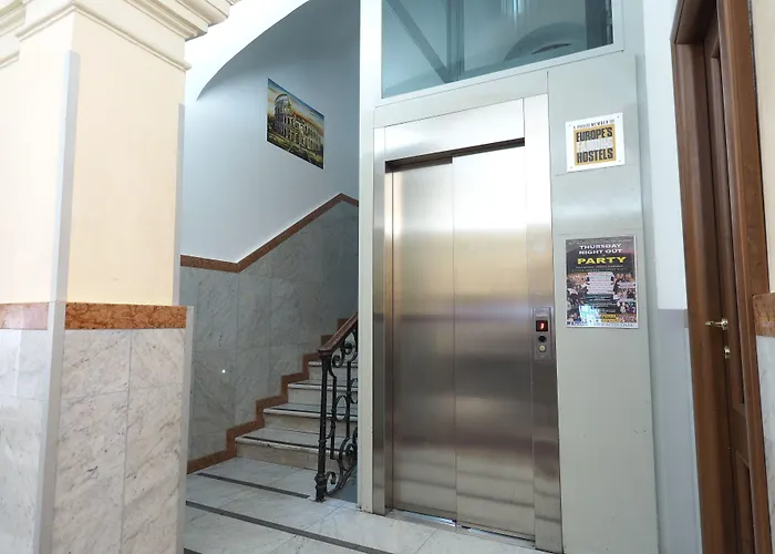 旅馆 Alessandro Palace & Bar *