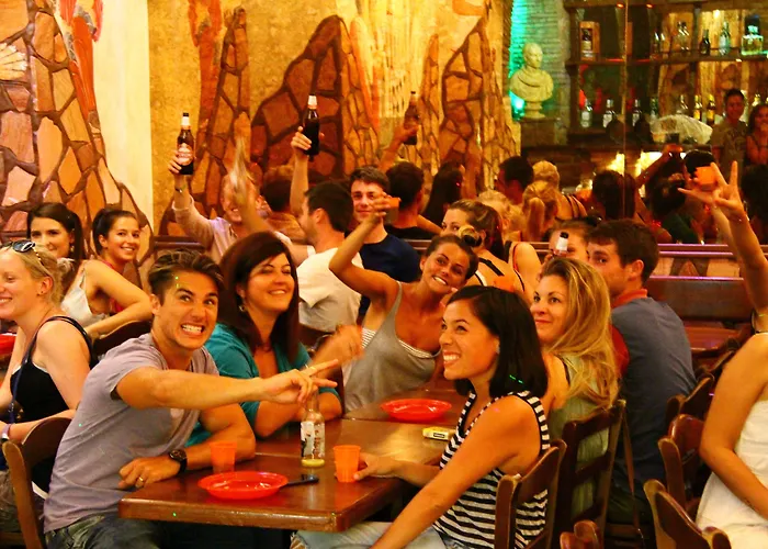 Alessandro Palace & Bar Albergue *