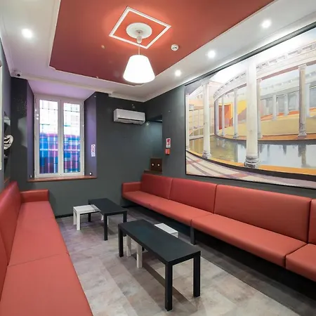 Alessandro Palace & Bar אכסניה *